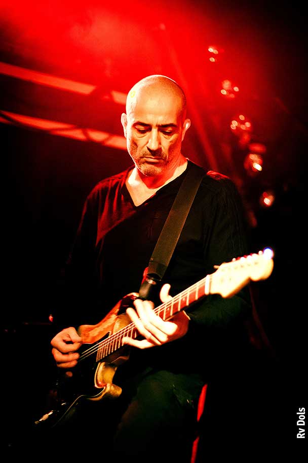 Serge Teyssot-Gay guitariste et cofondateur du groupe Noir Désir.