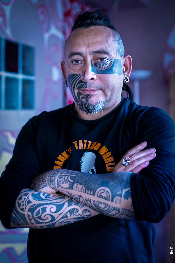 Chimé Tatau artiste tatoueur Polynésien.