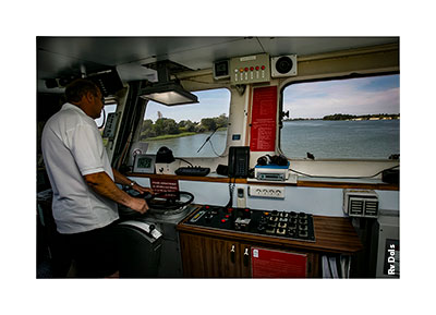 Le capitaine à la manoeuvre.