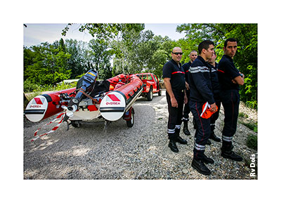 Les pompiers arrivent sur les lieux.