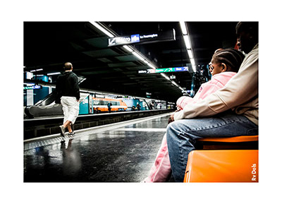 Dans l'attente du dernier métro.